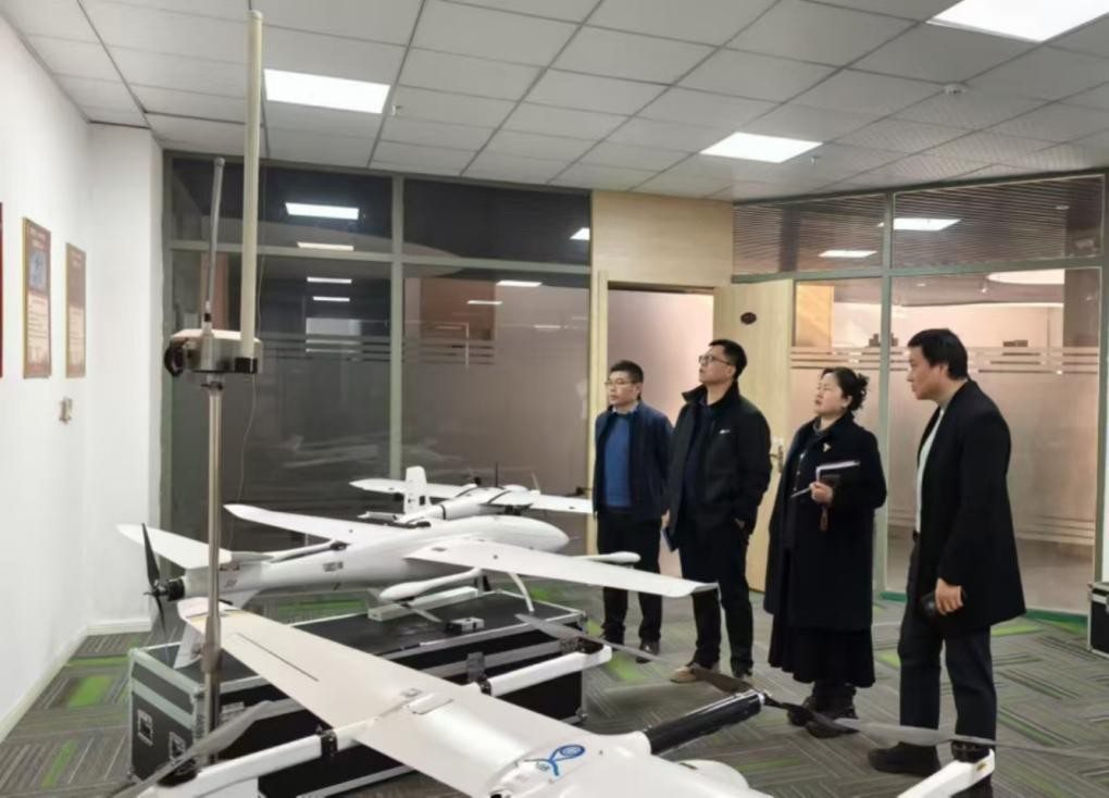 领导参观.jpg 领导参观.jpg